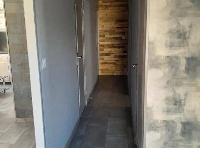 Pavillon 200m De La 度假居