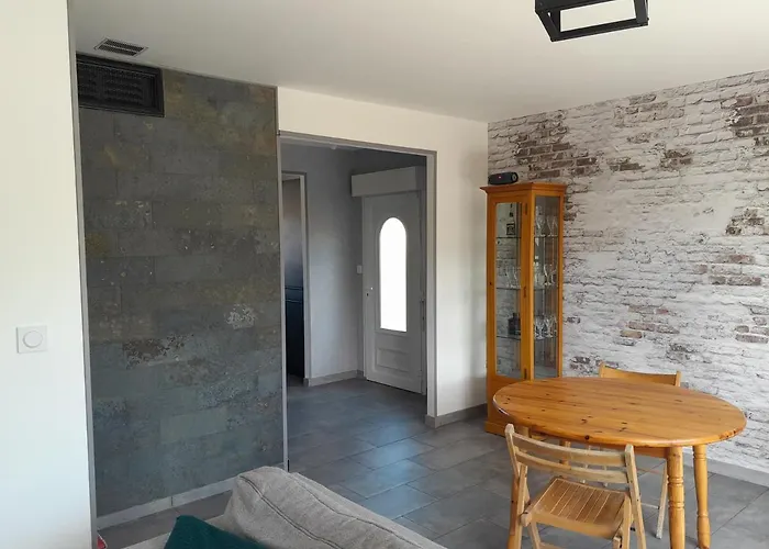 Pavillon 200m De La 度假居 *