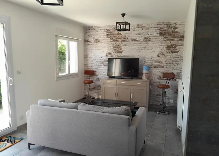 Pavillon 200m De La Сasa de vacaciones *